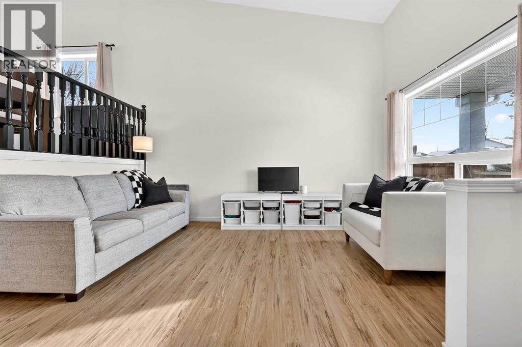 250 Cimarron Boulevard, Okotoks, Alberta  T1S 2E5 - Photo 6 - A2285608