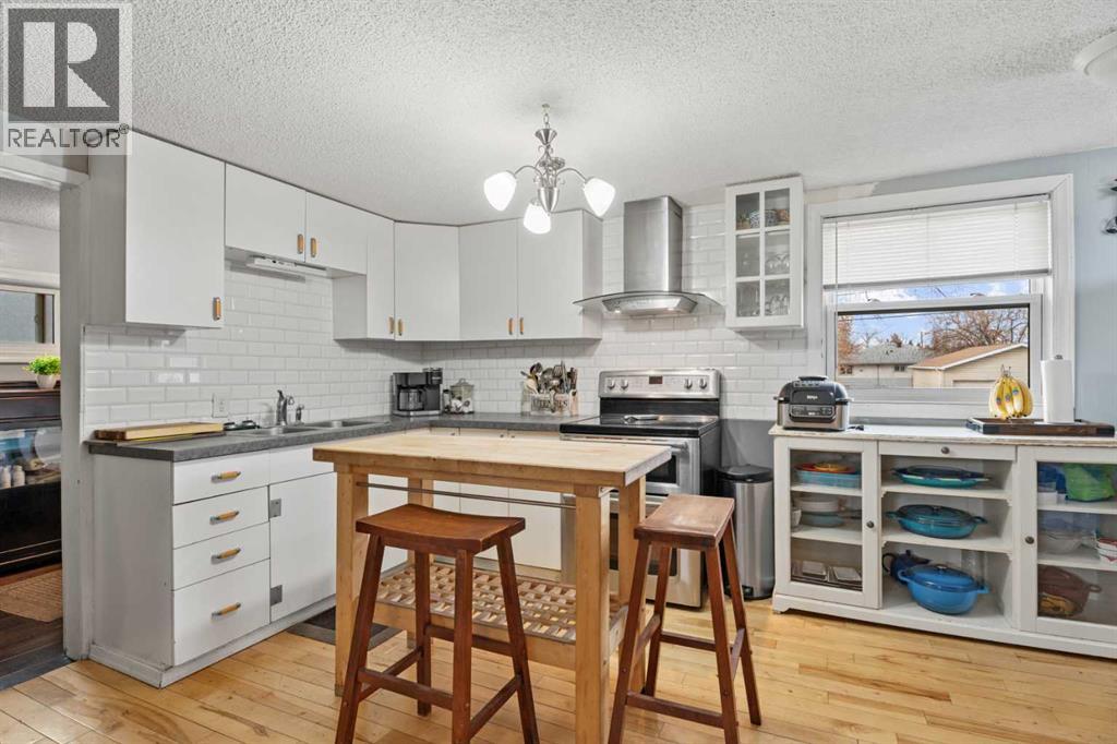 7417 24 Street Se, Calgary, Alberta  T2C 0Y7 - Photo 10 - A2268571