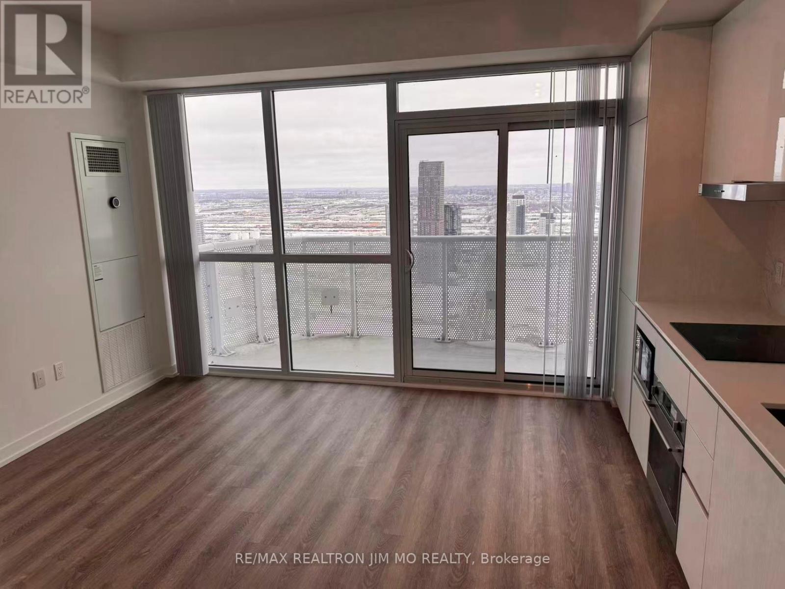 8 Interchange Way, Vaughan, Ontario  L4K 5Z7 - Photo 11 - N12810352