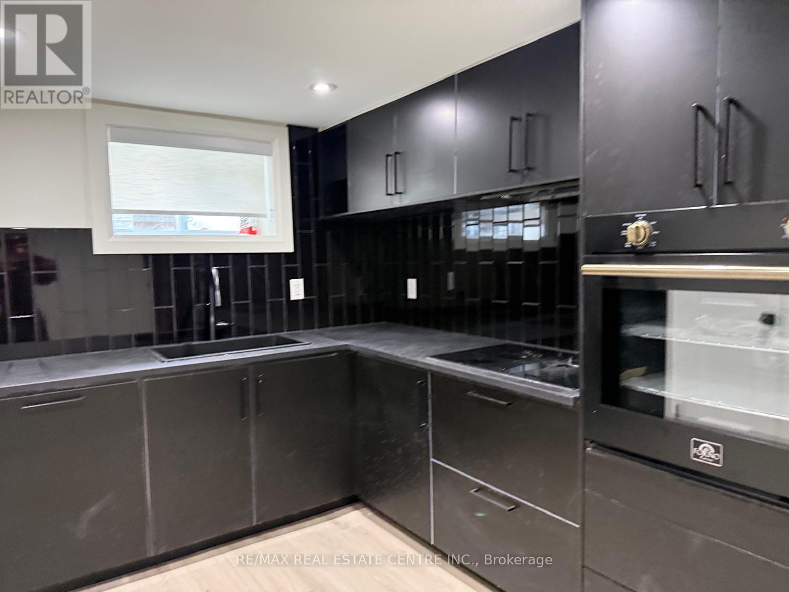 Apt B - 70 Beaverbrook Avenue, Toronto, Ontario  M9B 2N6 - Photo 12 - W12810350