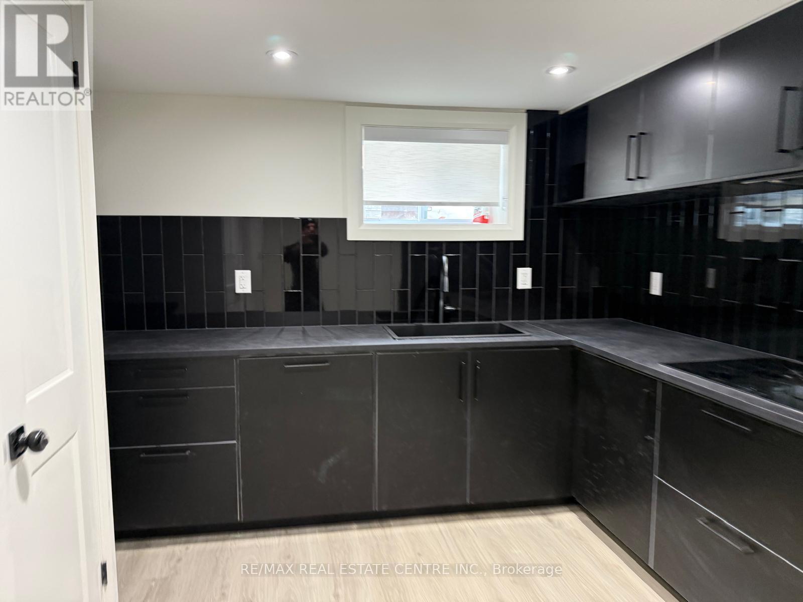 Apt B - 70 Beaverbrook Avenue, Toronto, Ontario  M9B 2N6 - Photo 14 - W12810350