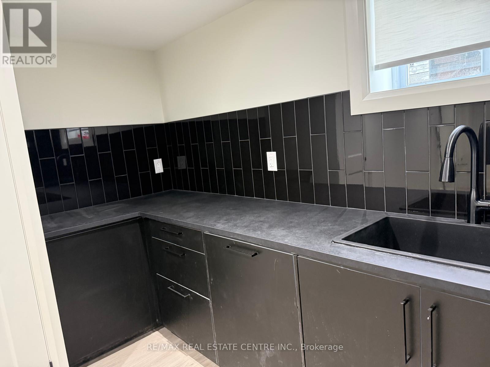 Apt B - 70 Beaverbrook Avenue, Toronto, Ontario  M9B 2N6 - Photo 15 - W12810350