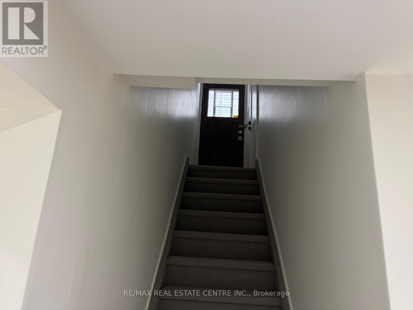 Apt B - 70 Beaverbrook Avenue, Toronto, Ontario  M9B 2N6 - Photo 2 - W12810350