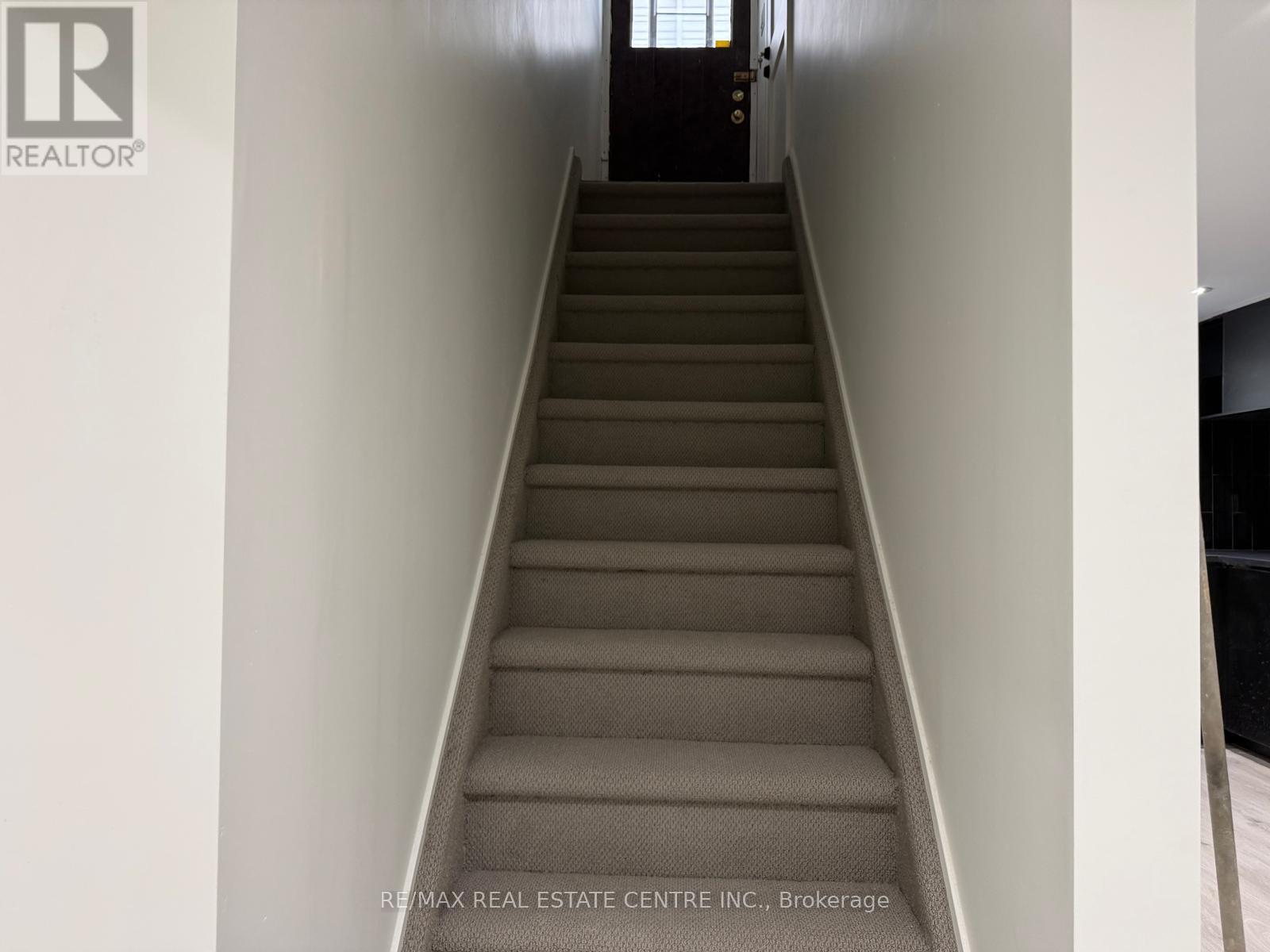 Apt B - 70 Beaverbrook Avenue, Toronto, Ontario  M9B 2N6 - Photo 3 - W12810350