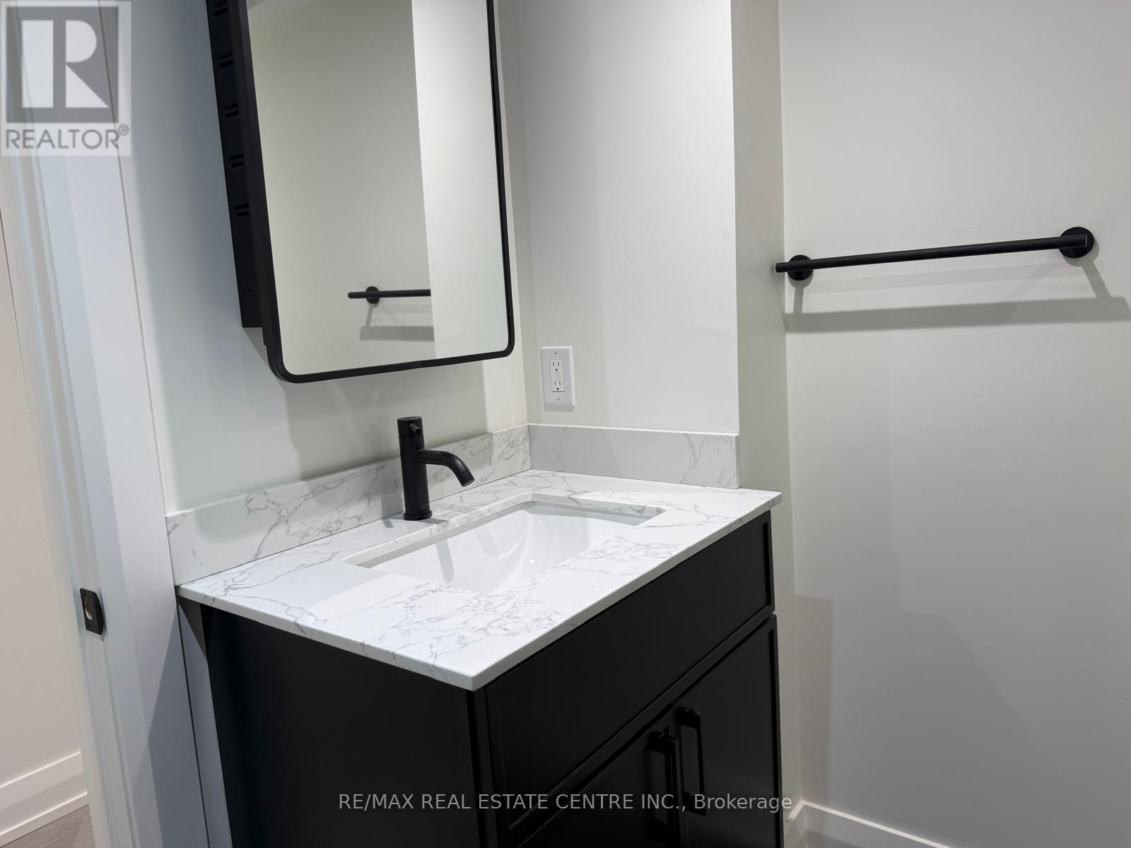 Apt B - 70 Beaverbrook Avenue, Toronto, Ontario  M9B 2N6 - Photo 34 - W12810350