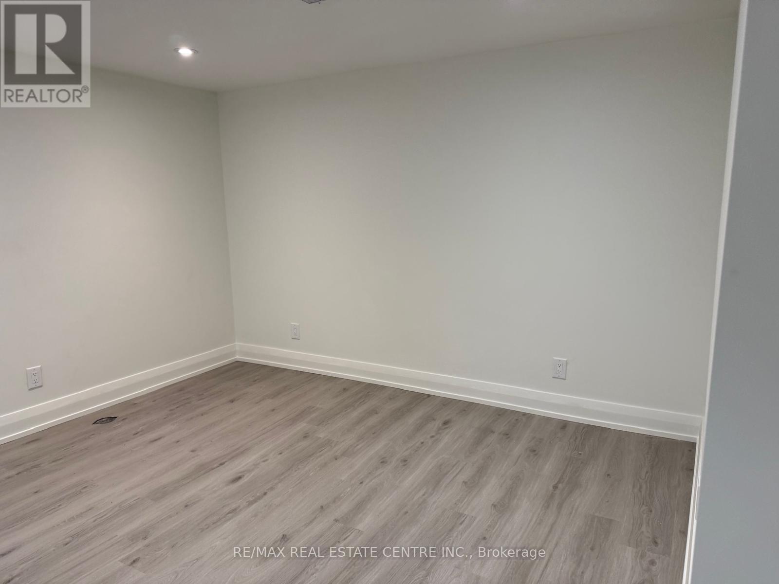 Apt B - 70 Beaverbrook Avenue, Toronto, Ontario  M9B 2N6 - Photo 7 - W12810350