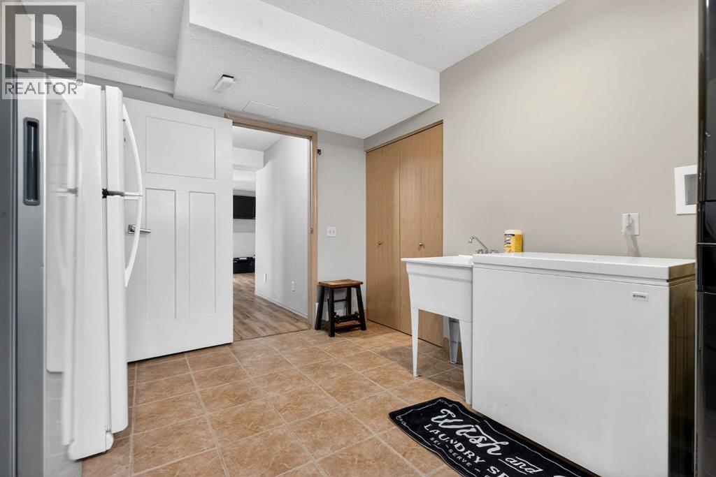 57 Shannon Circle Sw, Calgary, Alberta  T2Y 2K4 - Photo 31 - A2287196