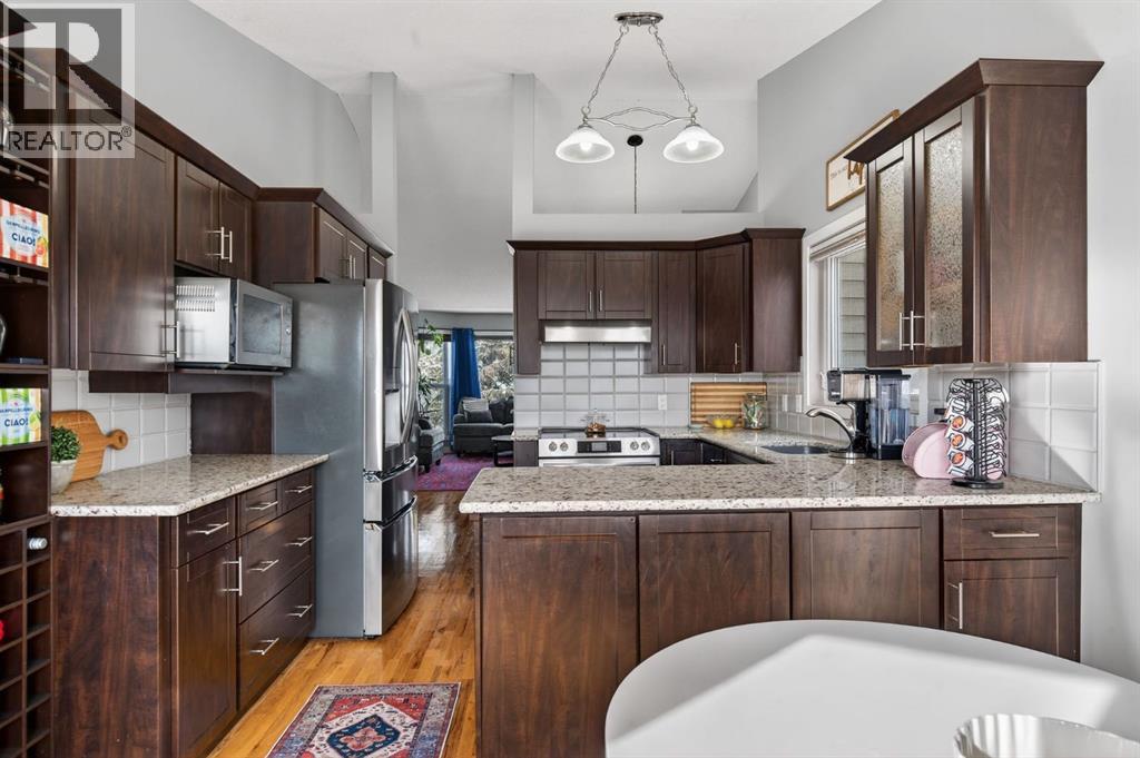 57 Shannon Circle Sw, Calgary, Alberta  T2Y 2K4 - Photo 8 - A2287196