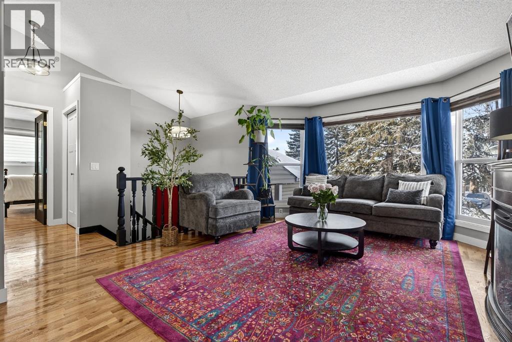 57 Shannon Circle Sw, Calgary, Alberta  T2Y 2K4 - Photo 3 - A2287196