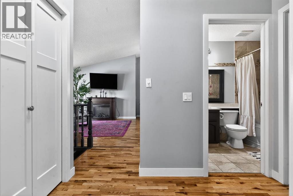 57 Shannon Circle Sw, Calgary, Alberta  T2Y 2K4 - Photo 20 - A2287196