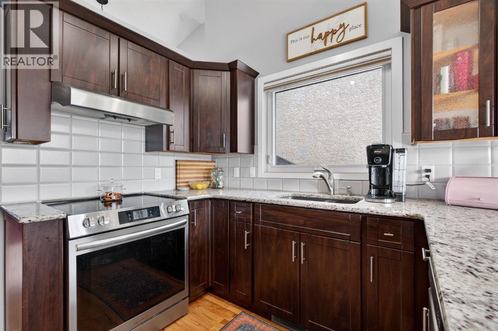 57 Shannon Circle Sw, Calgary, Alberta  T2Y 2K4 - Photo 7 - A2287196