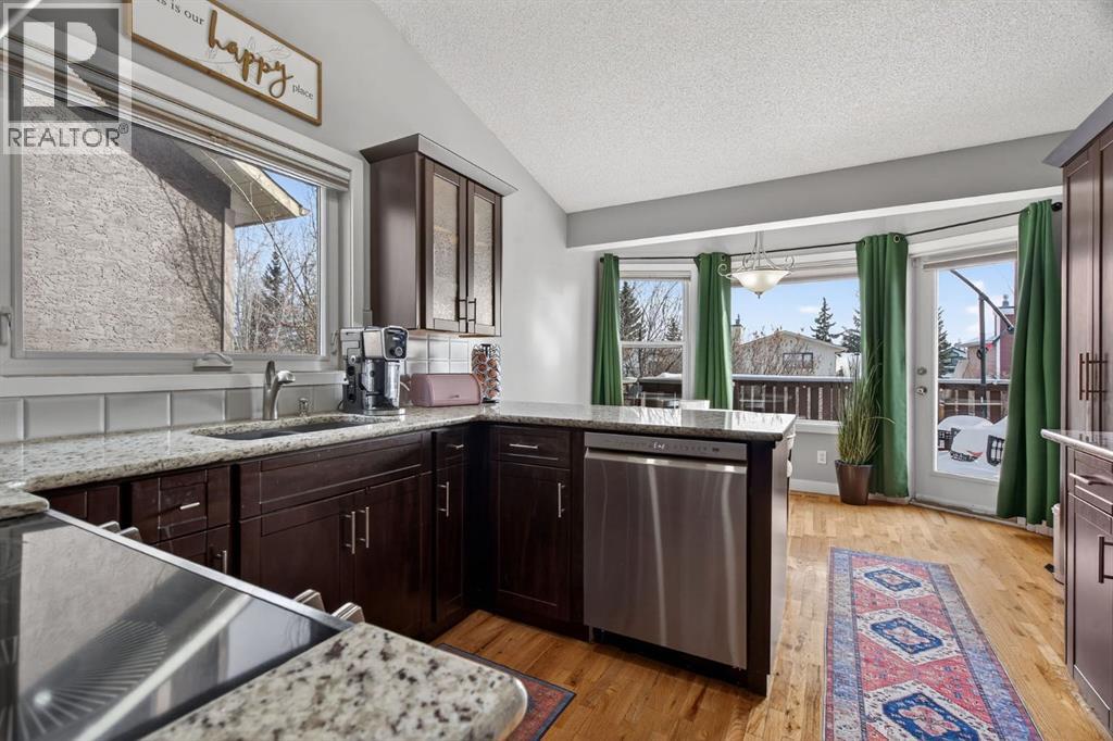 57 Shannon Circle Sw, Calgary, Alberta  T2Y 2K4 - Photo 10 - A2287196