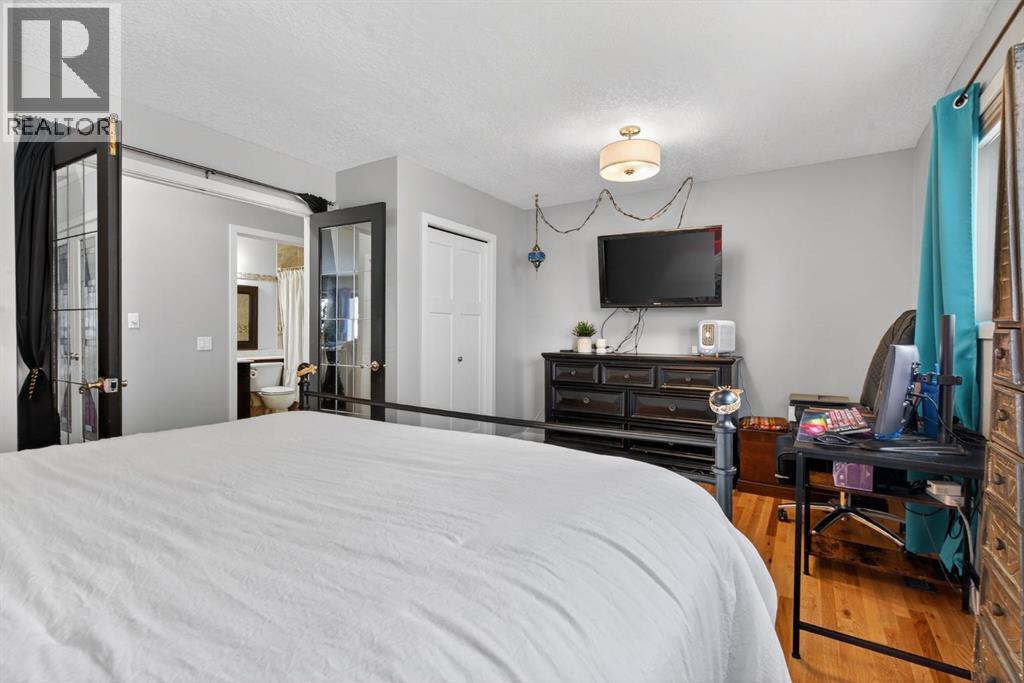 57 Shannon Circle Sw, Calgary, Alberta  T2Y 2K4 - Photo 16 - A2287196