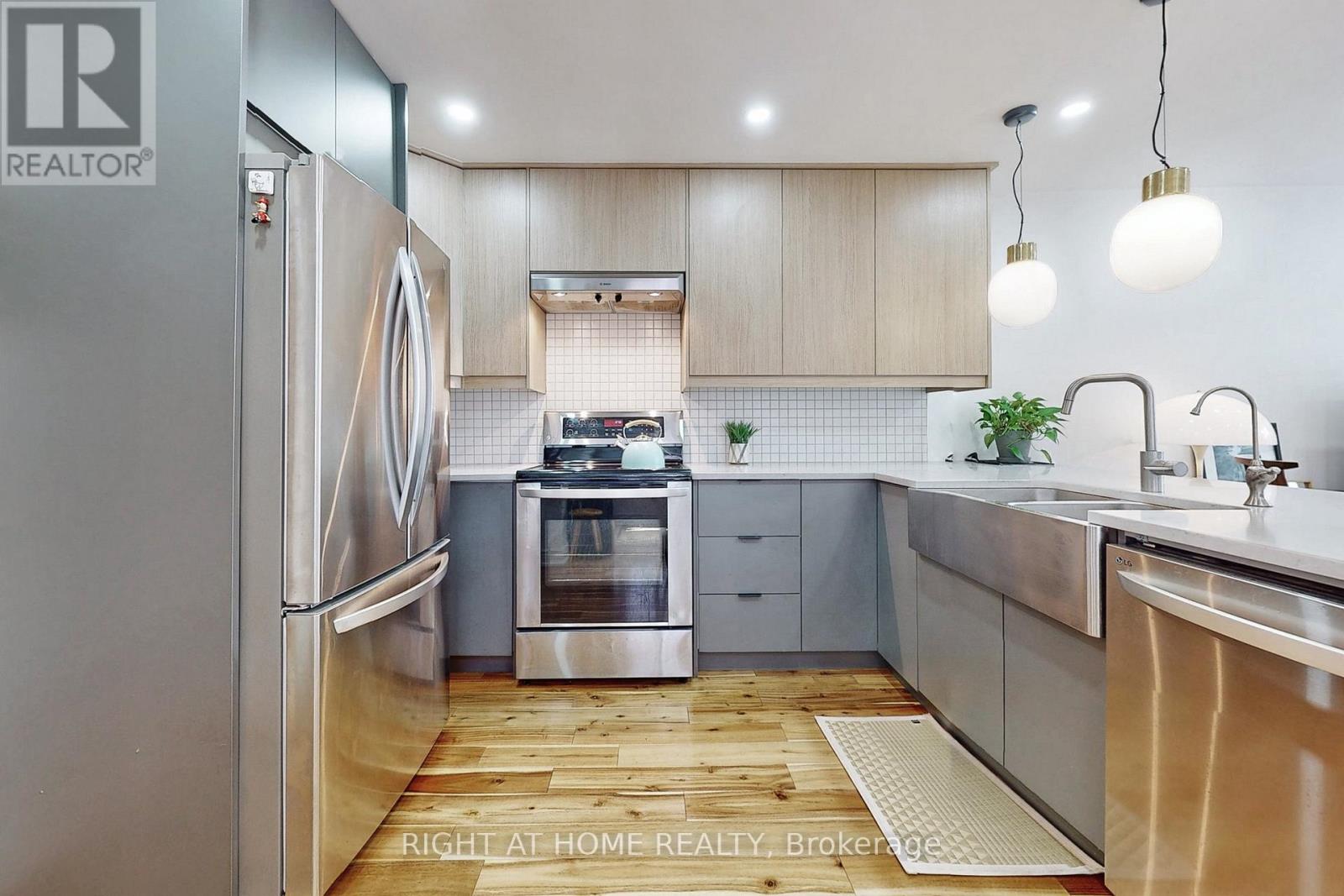 234 Airdrie Road, Toronto, Ontario  M4G 1N1 - Photo 6 - C12810374