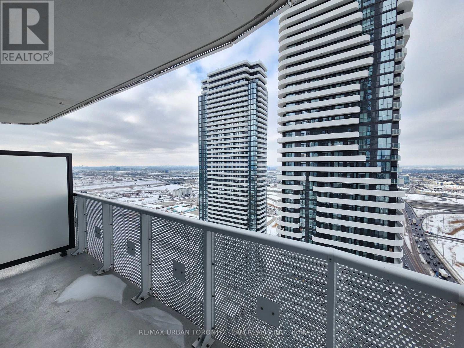 3301 - 8 INTERCHANGE WAY, Vaughan, Ontario