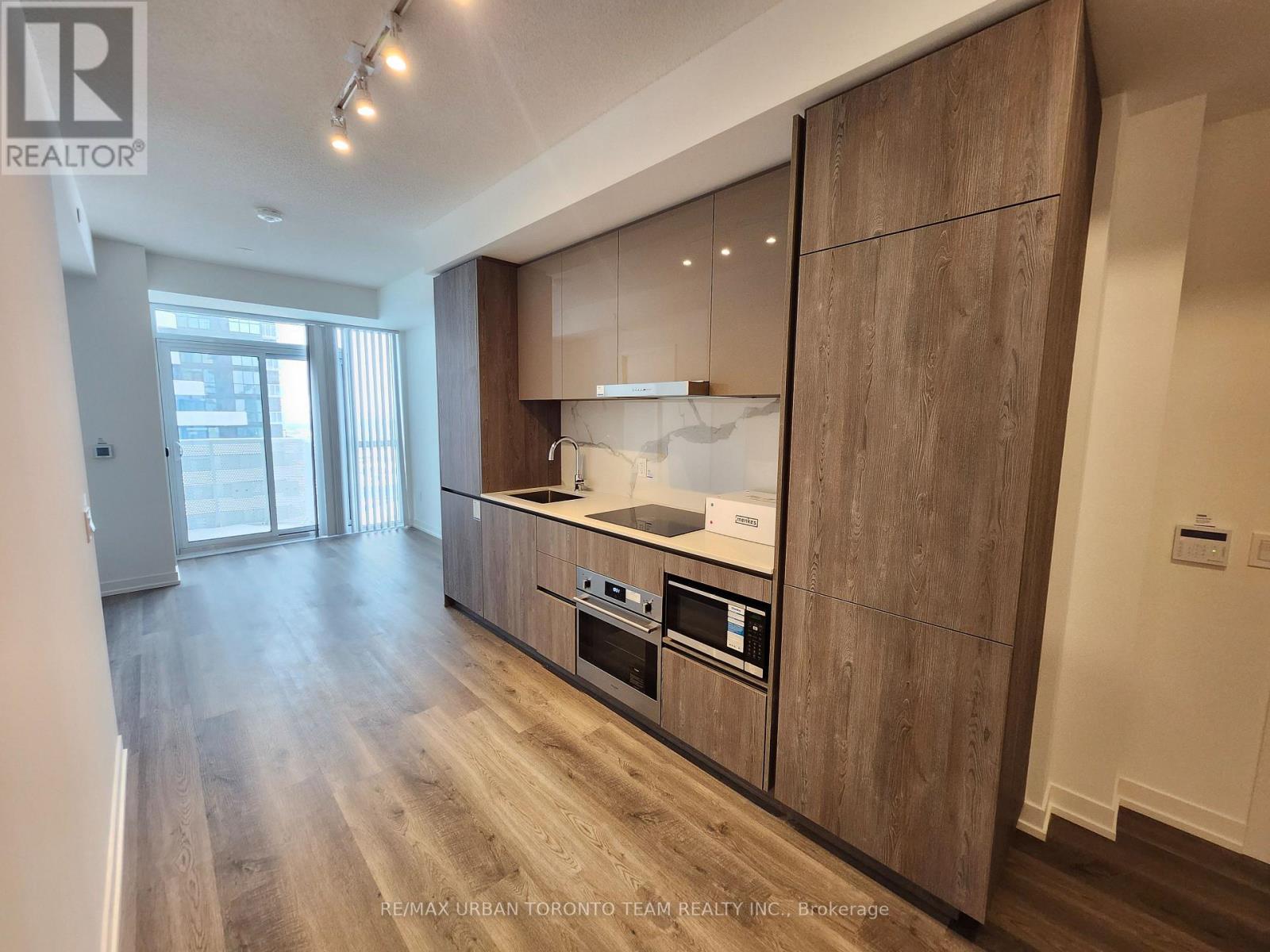 3301 - 8 Interchange Way, Vaughan, Ontario  L4K 5Z7 - Photo 2 - N12810356