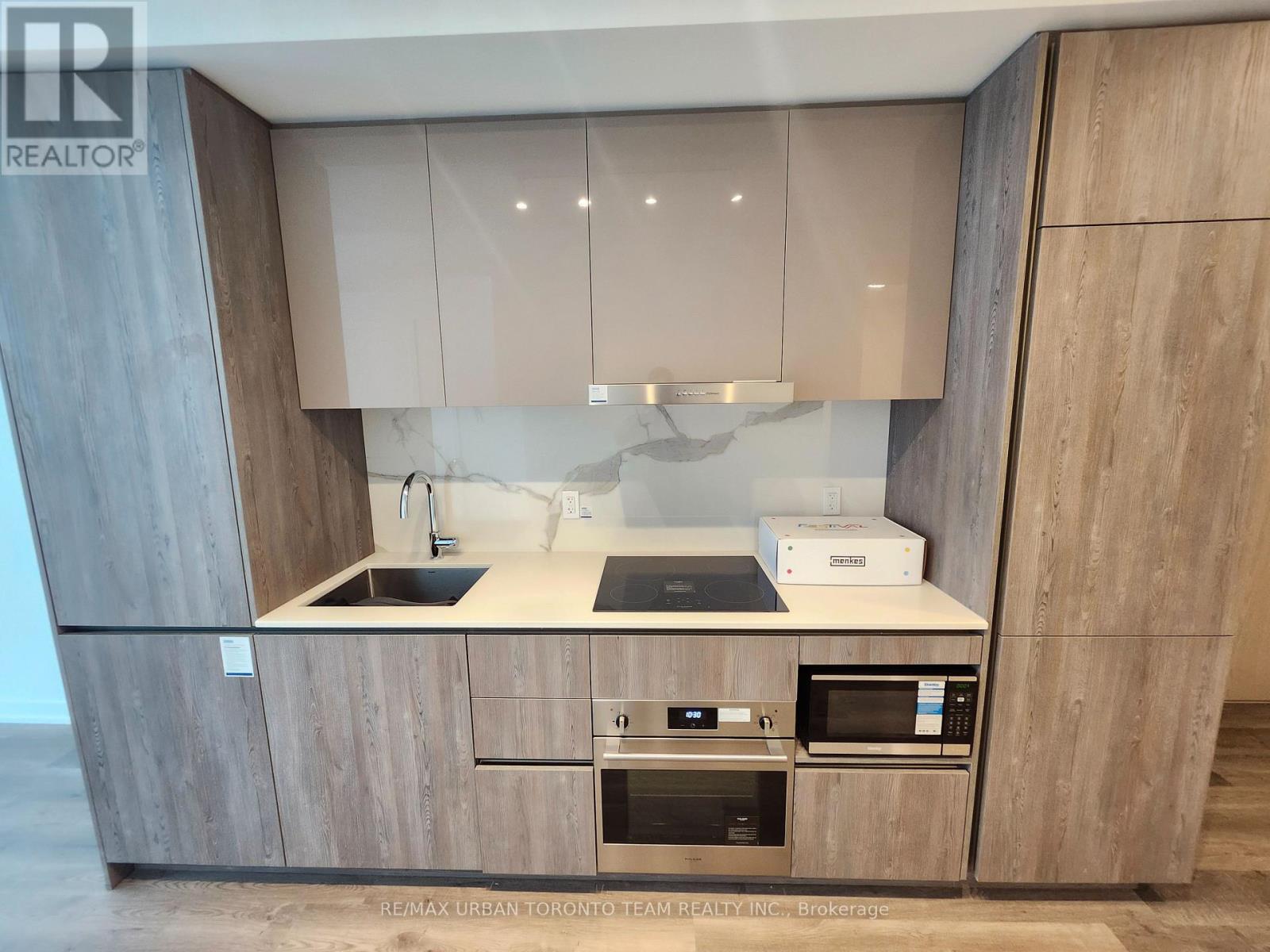 3301 - 8 Interchange Way, Vaughan, Ontario  L4K 5Z7 - Photo 3 - N12810356