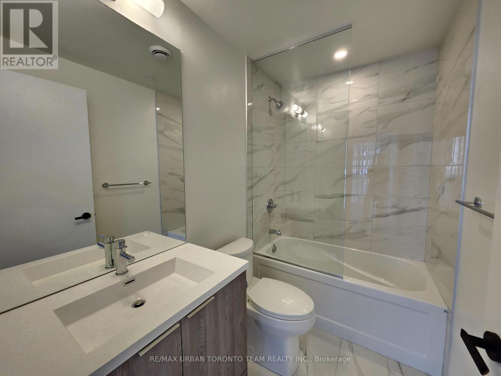 3301 - 8 Interchange Way, Vaughan, Ontario  L4K 5Z7 - Photo 7 - N12810356
