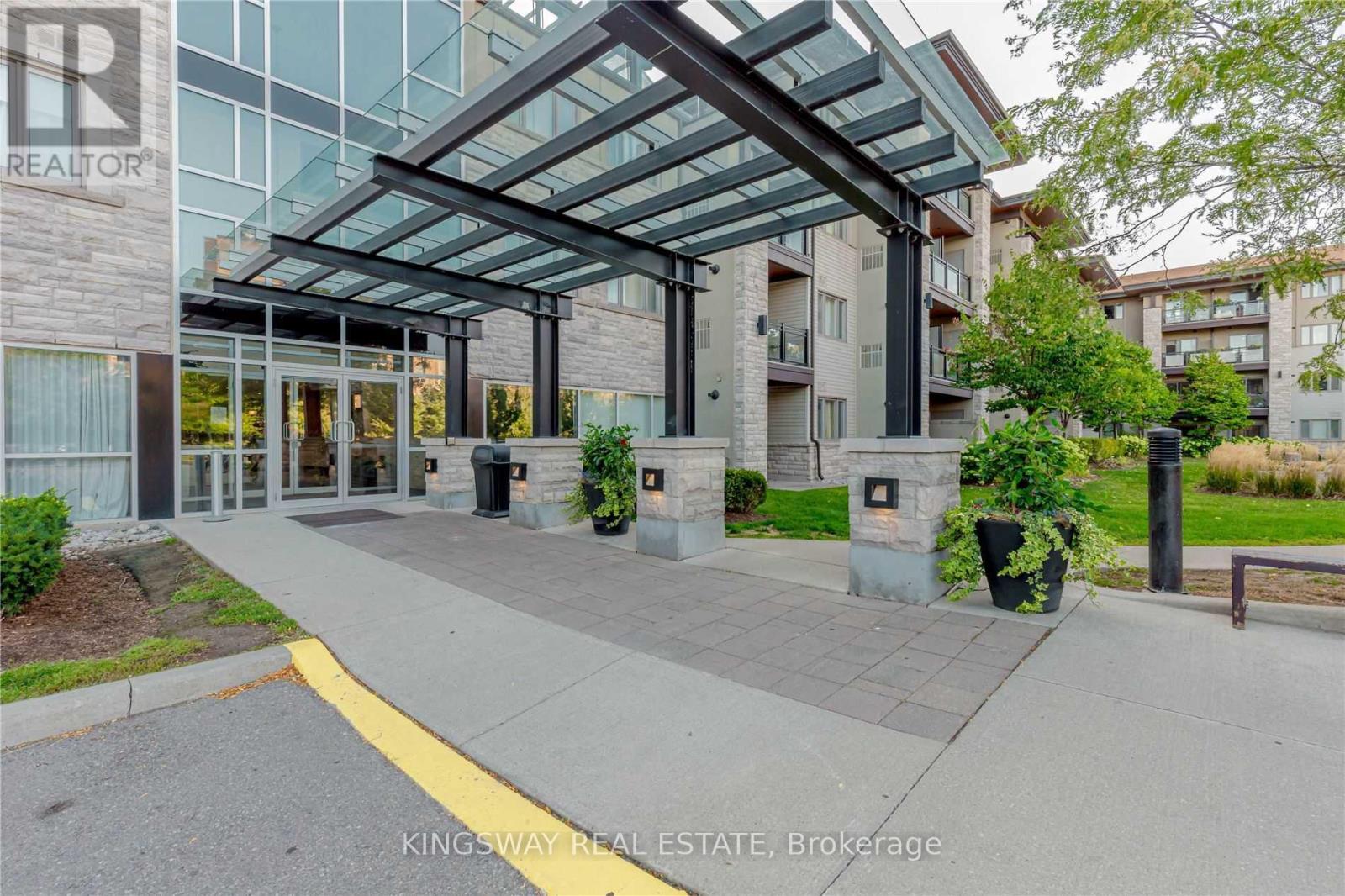 318 - 570 Lolita Gardens, Mississauga, Ontario  L5A 0A1 - Photo 2 - W12810366