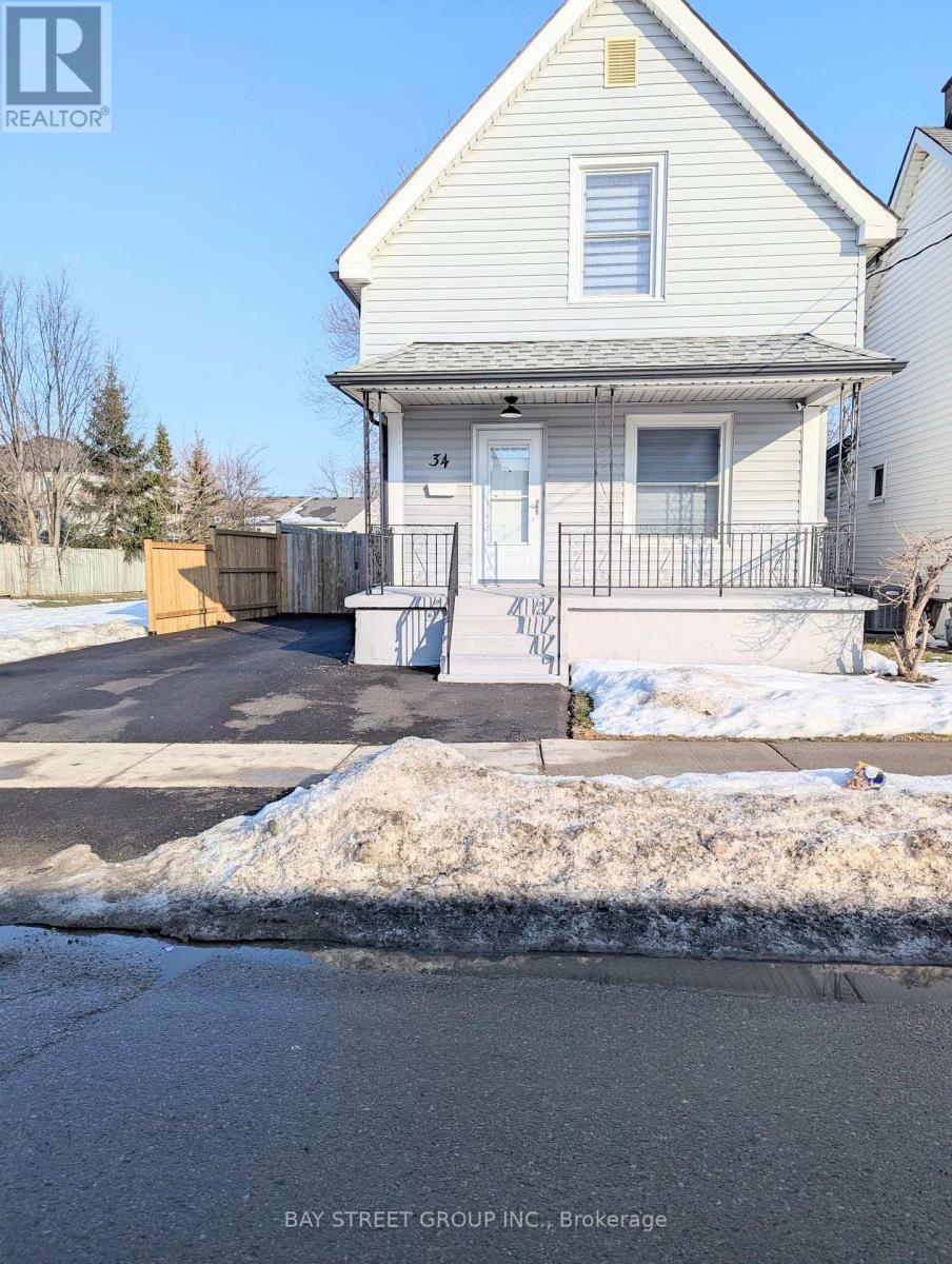 34 Tasker Street, St. Catharines, Ontario  L2R 3Z8 - Photo 2 - X12810358