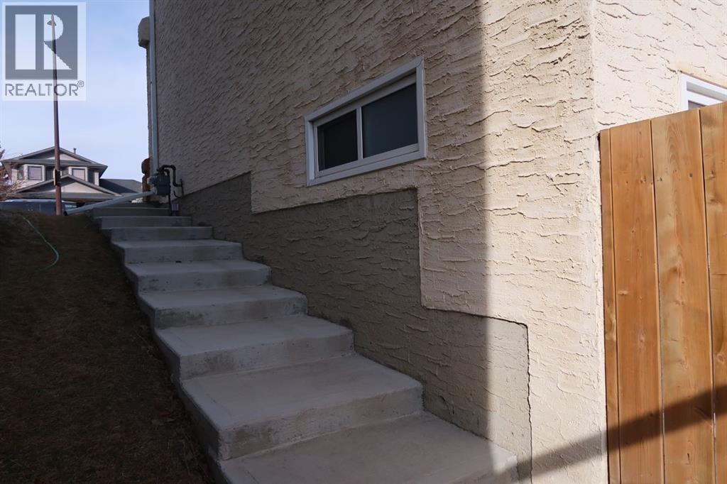 200 Hawkbury Close Nw, Calgary, Alberta  T3G 3N2 - Photo 6 - A2286558