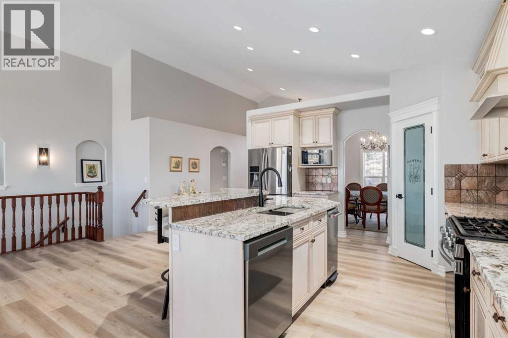 79 Discovery Ridge Park Sw, Calgary, Alberta  T3H 5G4 - Photo 10 - A2282480