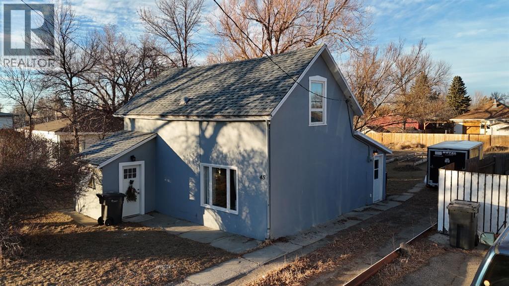 45 Civic Avenue W, Magrath, Alberta  T0K 1J0 - Photo 1 - A2279183