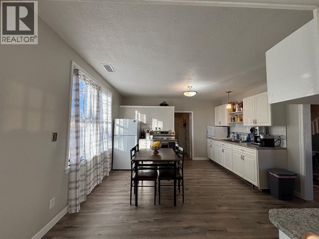 45 Civic Avenue W, Magrath, Alberta  T0K 1J0 - Photo 8 - A2279183