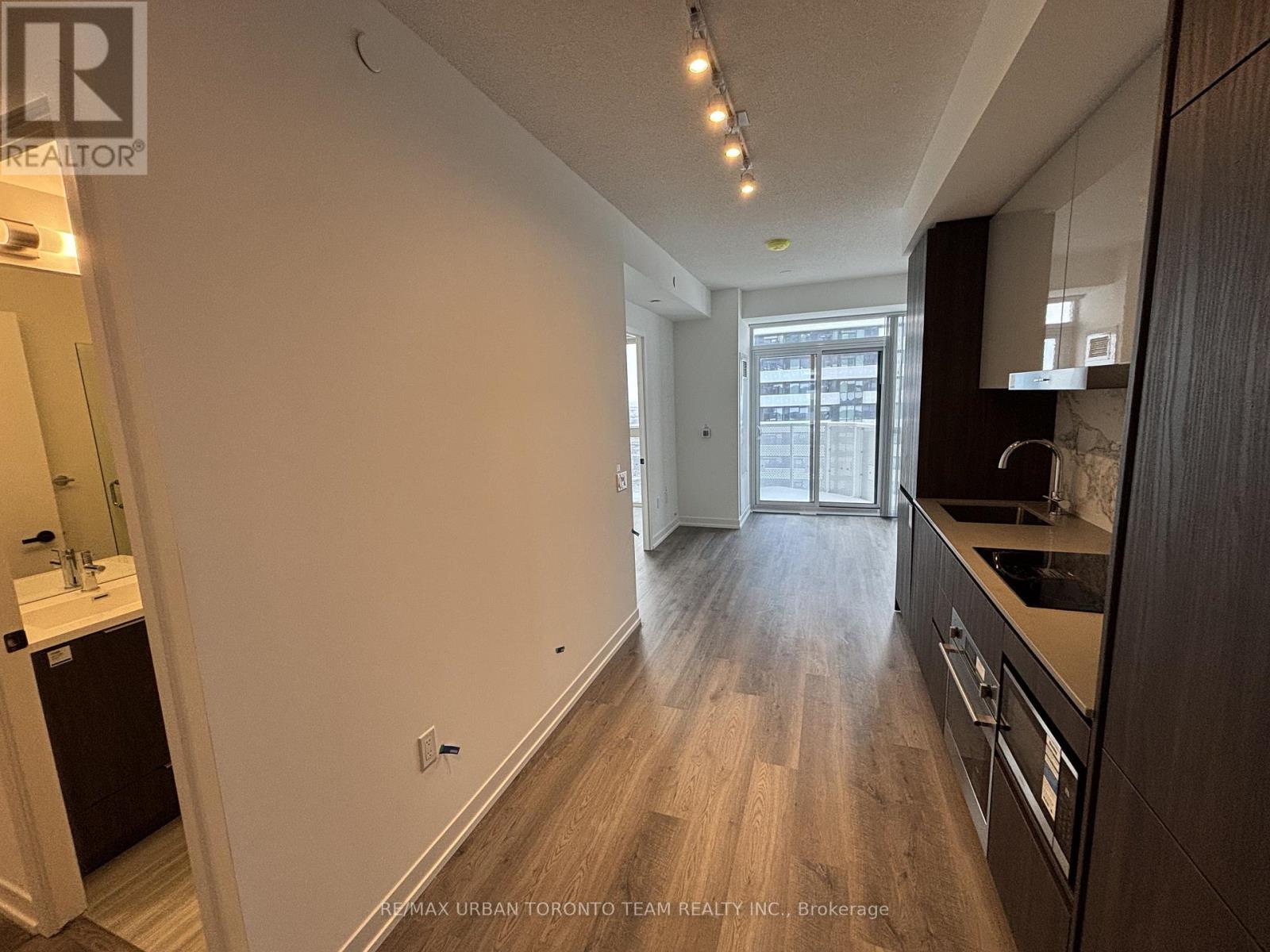 5901 - 8 Interchange Way, Vaughan, Ontario  L4K 5Z7 - Photo 2 - N12810382