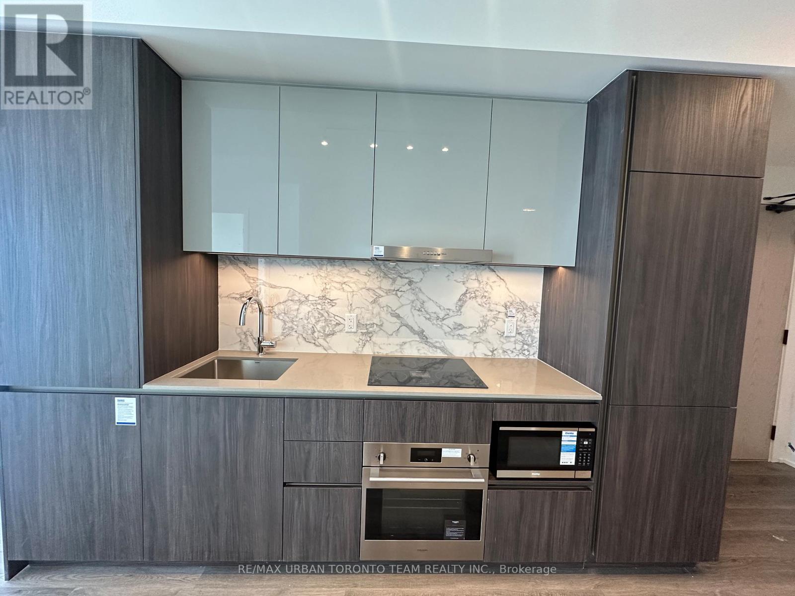 5901 - 8 Interchange Way, Vaughan, Ontario  L4K 5Z7 - Photo 3 - N12810382