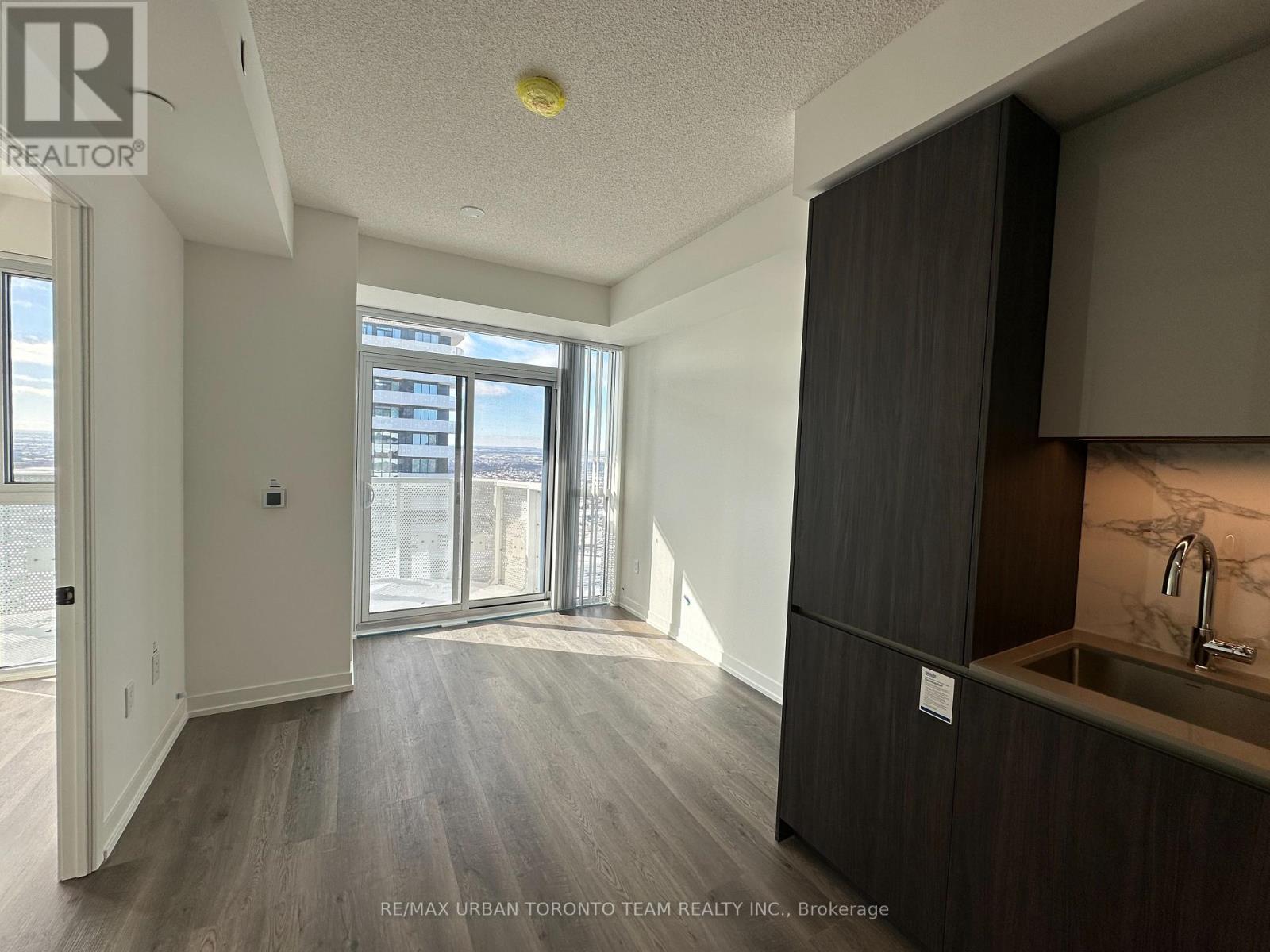 5901 - 8 Interchange Way, Vaughan, Ontario  L4K 5Z7 - Photo 6 - N12810382