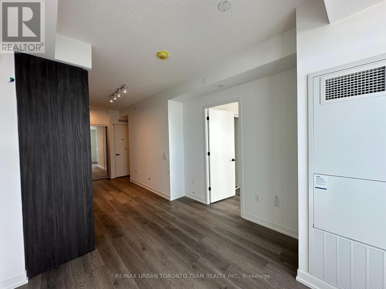 5901 - 8 Interchange Way, Vaughan, Ontario  L4K 5Z7 - Photo 7 - N12810382