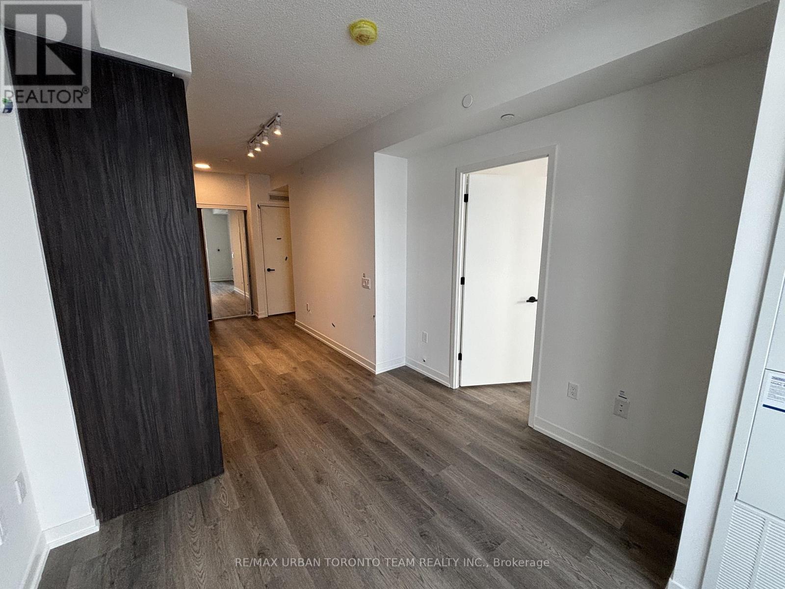 5901 - 8 Interchange Way, Vaughan, Ontario  L4K 5Z7 - Photo 8 - N12810382