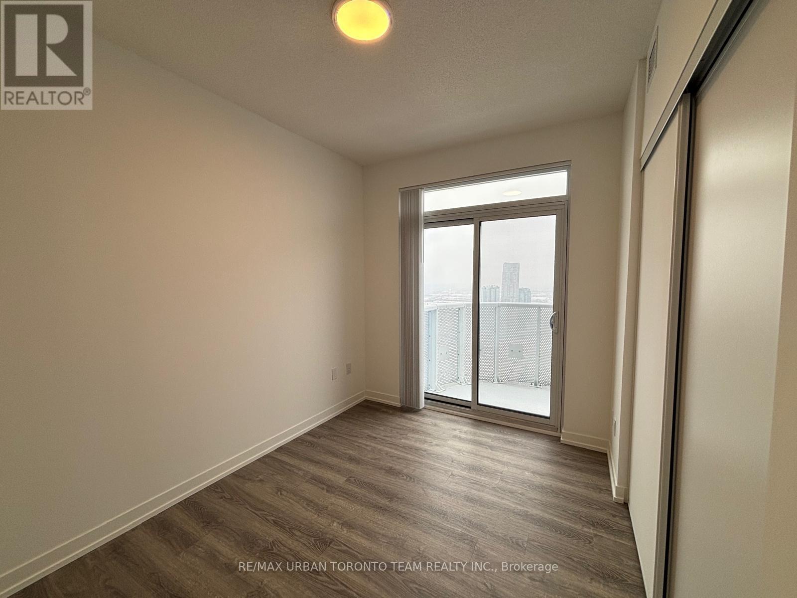 5609 - 8 Interchange Way, Vaughan, Ontario  L4K 5Z7 - Photo 11 - N12810400