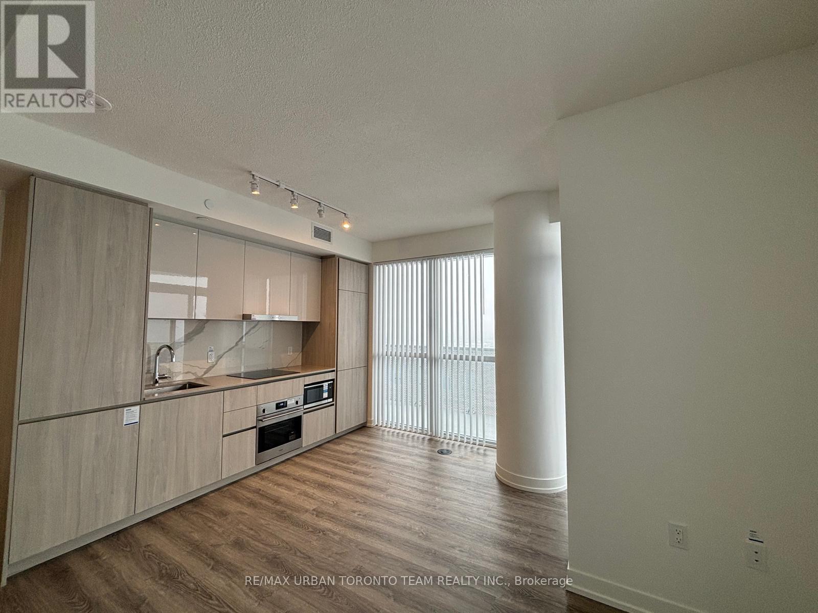 5609 - 8 Interchange Way, Vaughan, Ontario  L4K 5Z7 - Photo 3 - N12810400