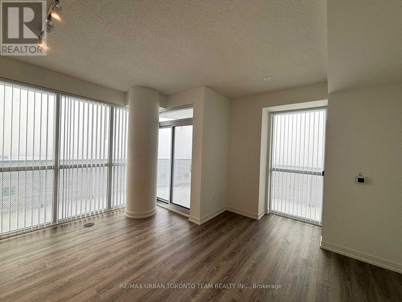 5609 - 8 Interchange Way, Vaughan, Ontario  L4K 5Z7 - Photo 4 - N12810400