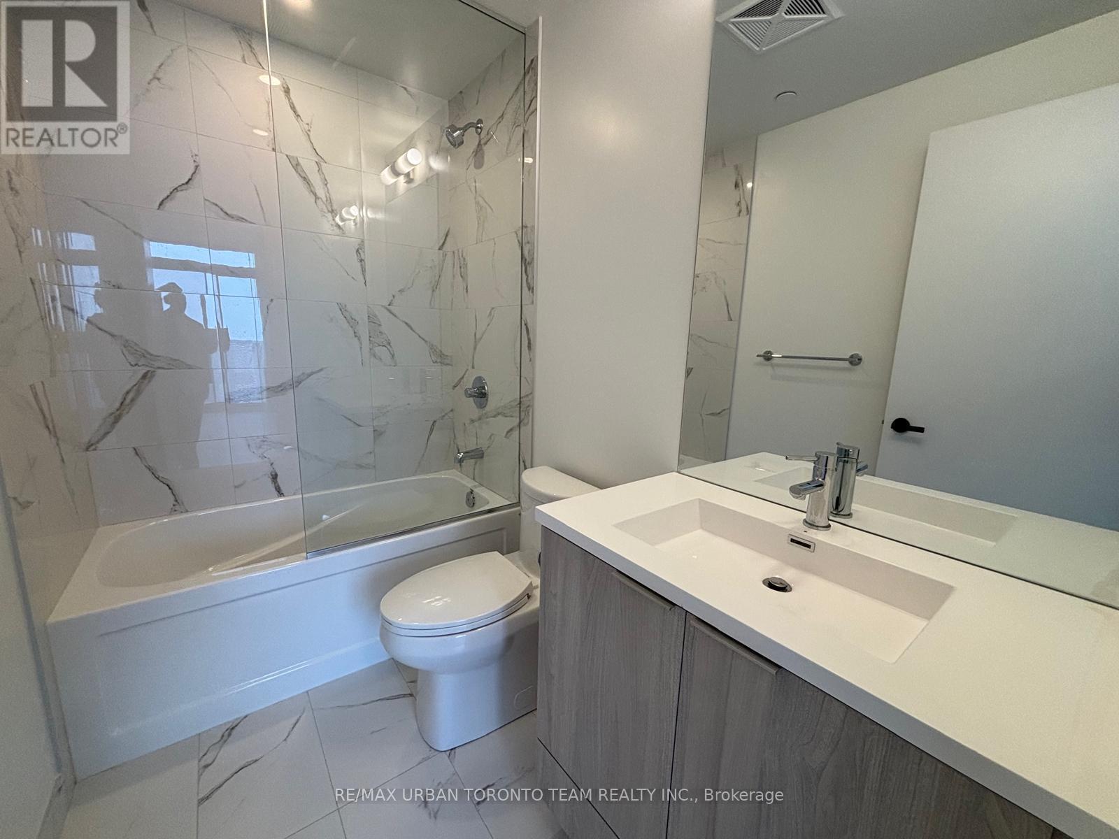 5609 - 8 Interchange Way, Vaughan, Ontario  L4K 5Z7 - Photo 8 - N12810400