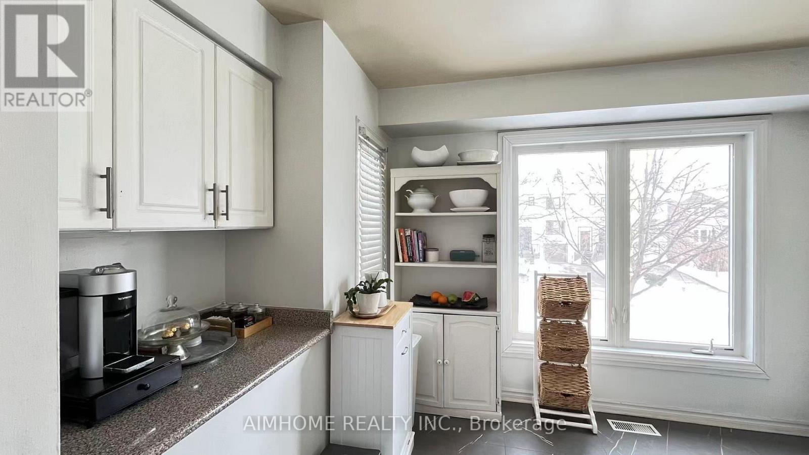 1492 Litchfield Road, Oakville, Ontario  L6H 5P3 - Photo 2 - W12810380