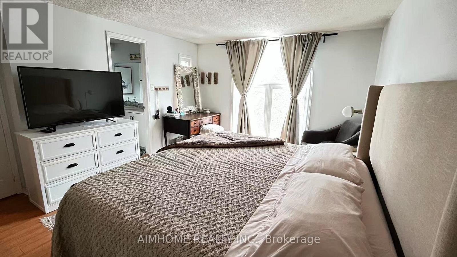 1492 Litchfield Road, Oakville, Ontario  L6H 5P3 - Photo 6 - W12810380