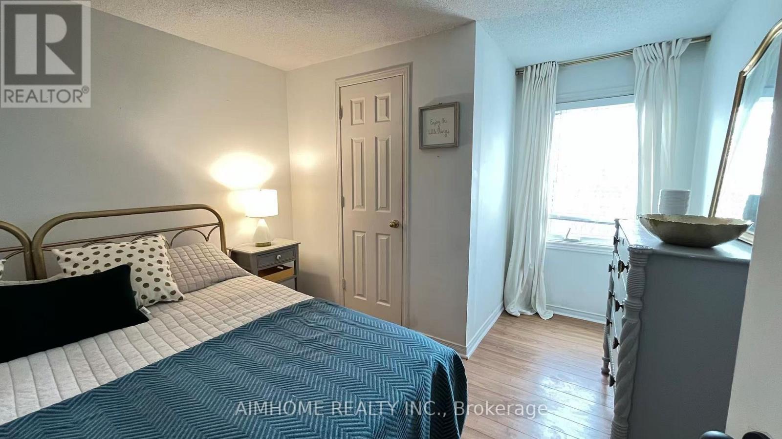 1492 Litchfield Road, Oakville, Ontario  L6H 5P3 - Photo 8 - W12810380