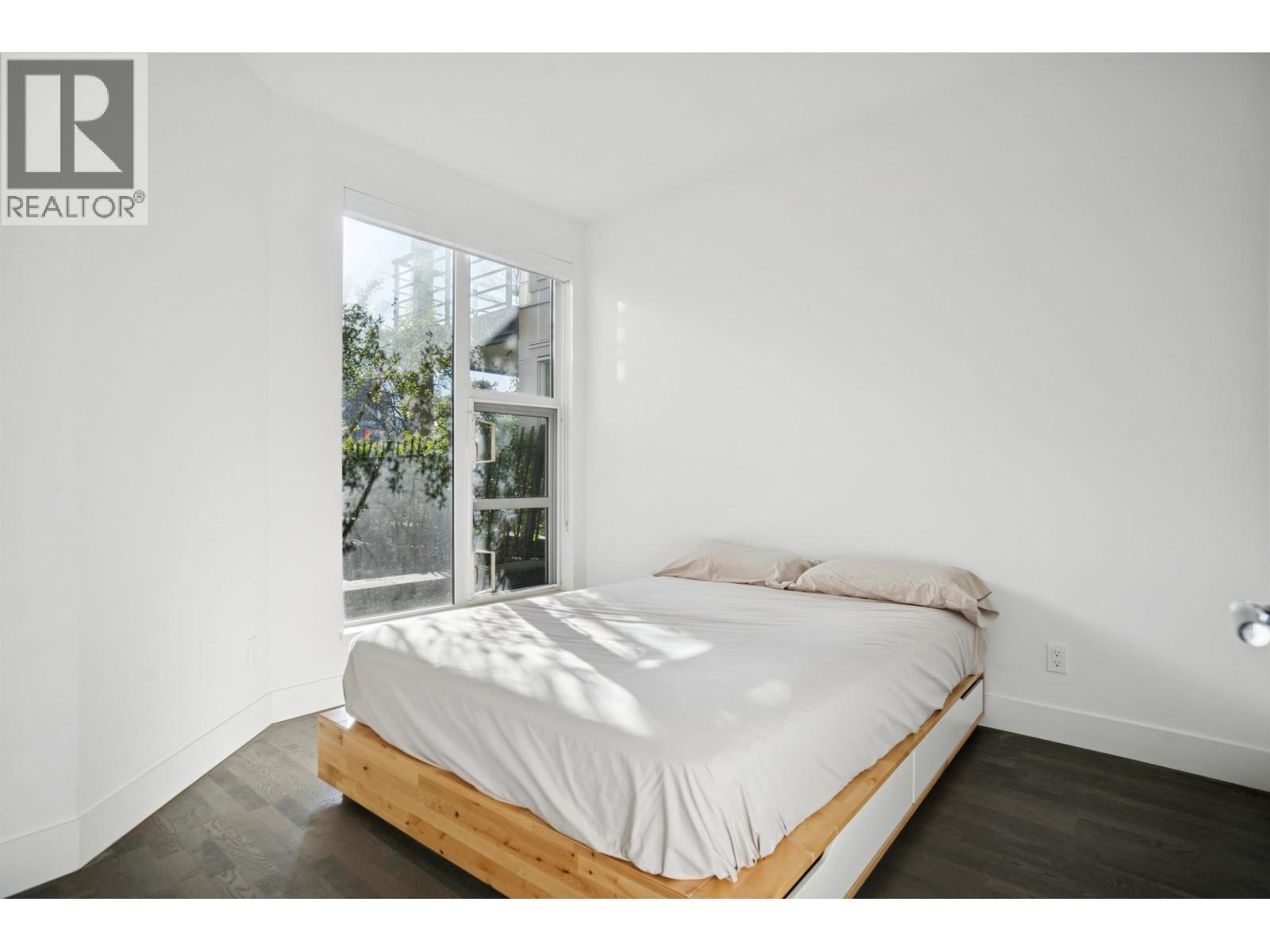 Listing Picture 13 of 28 : 209 1628 W 4TH AVENUE, Vancouver / 溫哥華 - 魯藝地產 Yvonne Lu Group - MLS Medallion Club Member