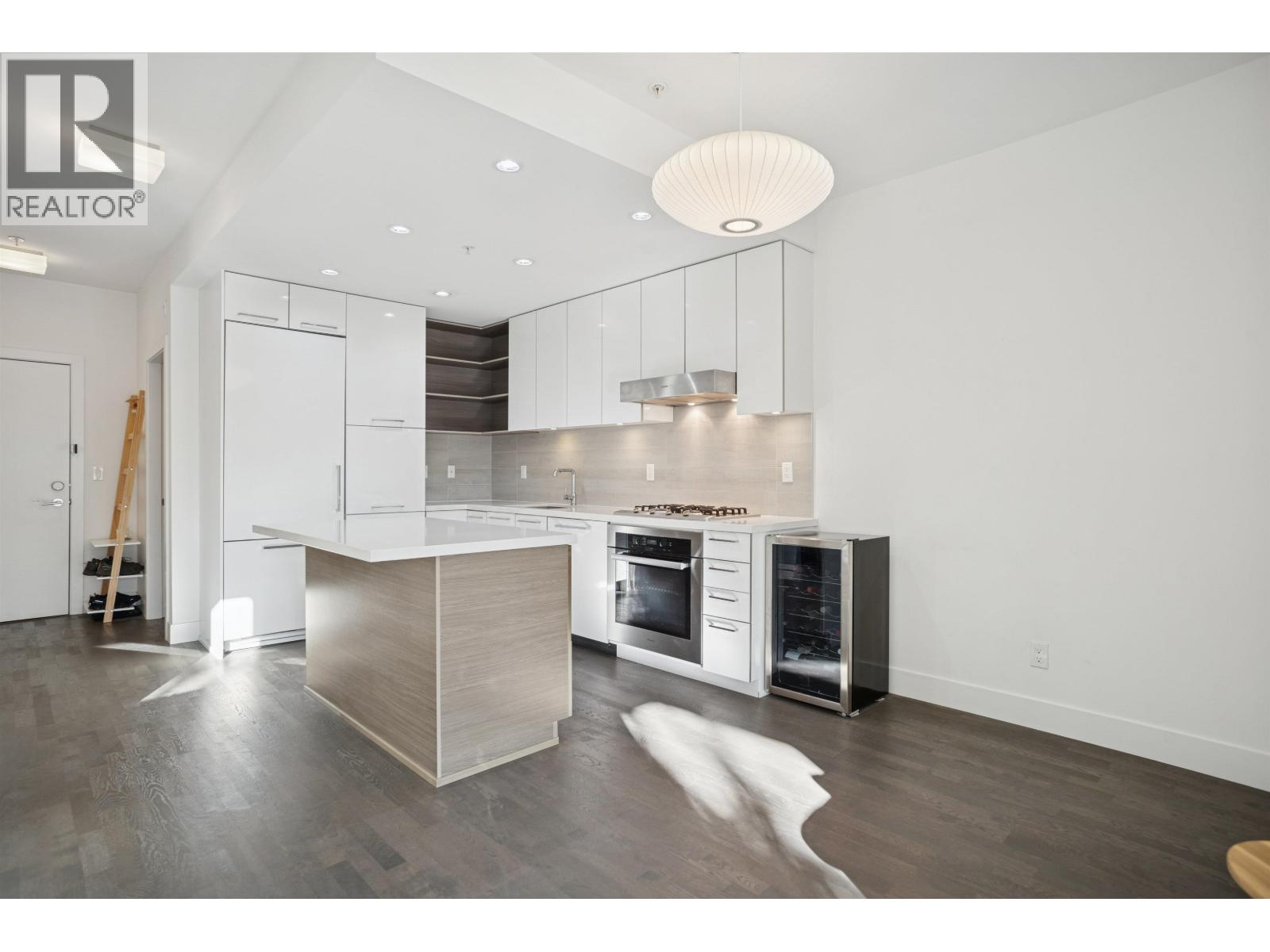 Listing Picture 6 of 28 : 209 1628 W 4TH AVENUE, Vancouver / 溫哥華 - 魯藝地產 Yvonne Lu Group - MLS Medallion Club Member