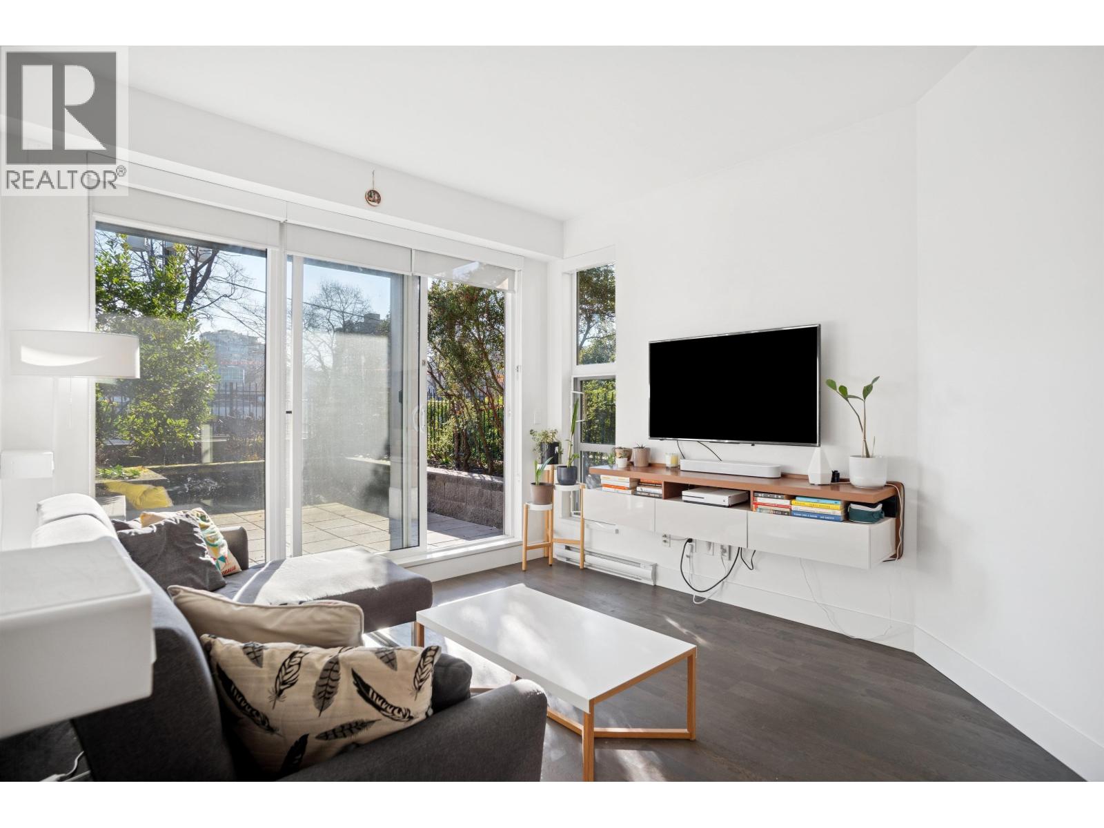 Listing Picture 3 of 28 : 209 1628 W 4TH AVENUE, Vancouver / 溫哥華 - 魯藝地產 Yvonne Lu Group - MLS Medallion Club Member