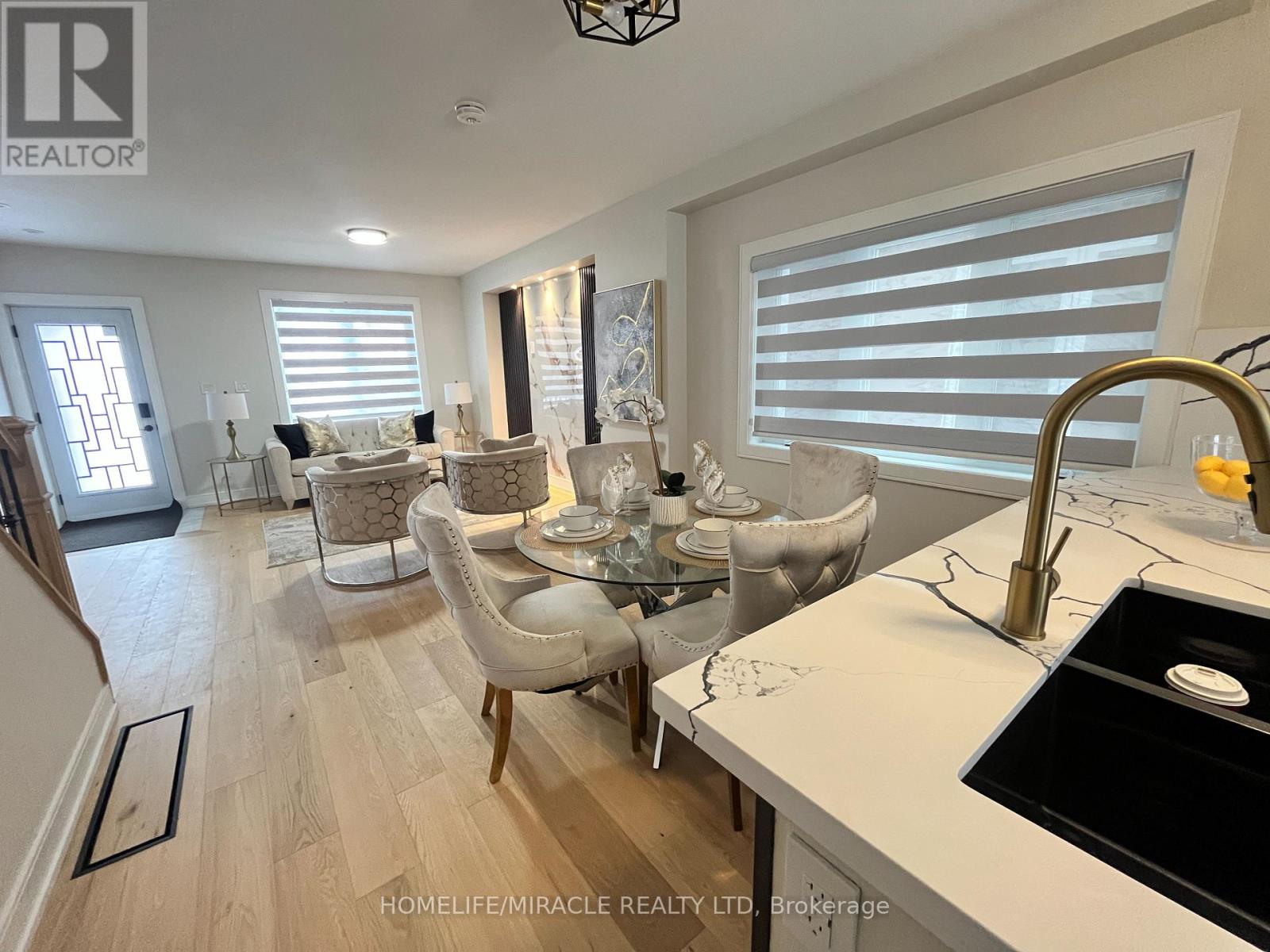 12 Thyra Avenue, Toronto, Ontario  M4C 5G5 - Photo 8 - E12810156