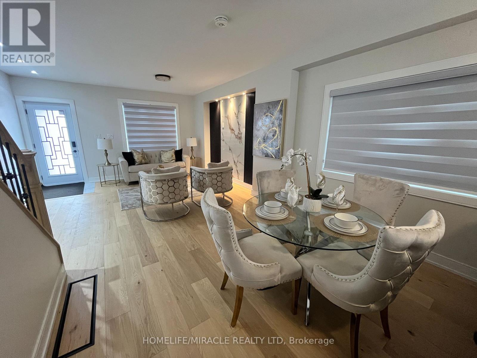 12 Thyra Avenue, Toronto, Ontario  M4C 5G5 - Photo 9 - E12810156