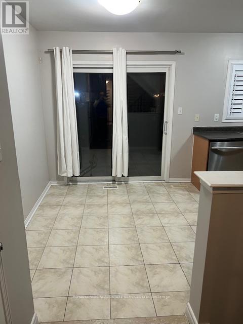 2464 Postmaster Drive, Oakville, Ontario  L6M 5A8 - Photo 12 - W12744222