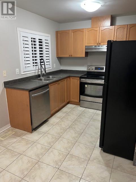 2464 Postmaster Drive, Oakville, Ontario  L6M 5A8 - Photo 11 - W12744222