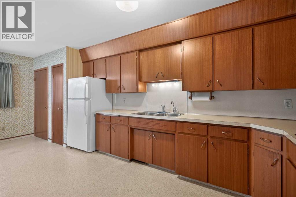 337 Capri Avenue Nw, Calgary, Alberta  T2L 0J4 - Photo 7 - A2286264