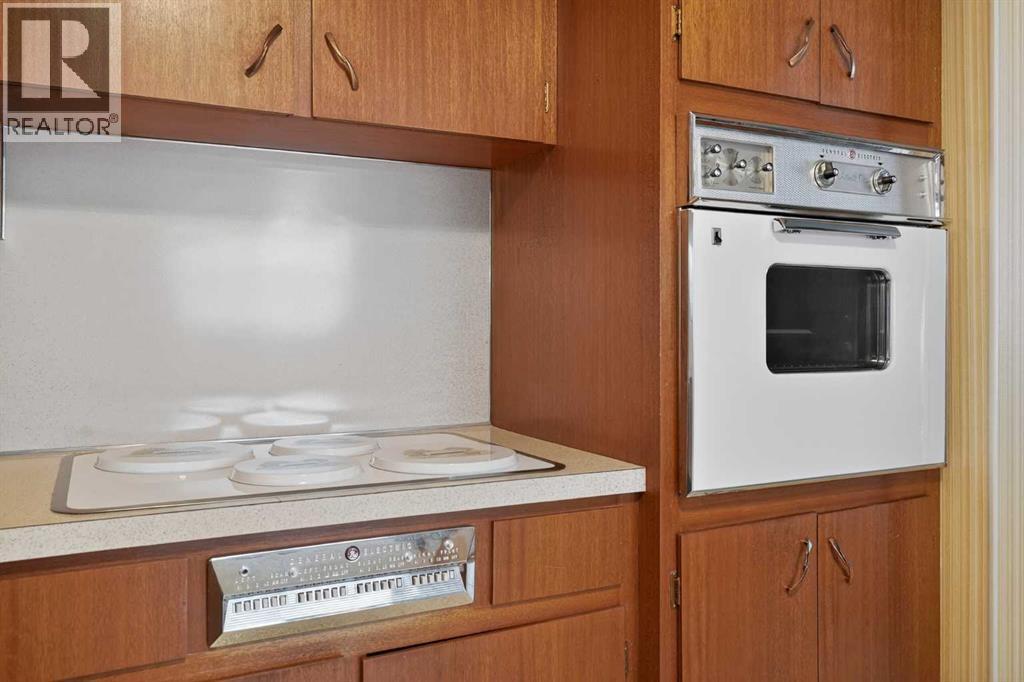 337 Capri Avenue Nw, Calgary, Alberta  T2L 0J4 - Photo 6 - A2286264