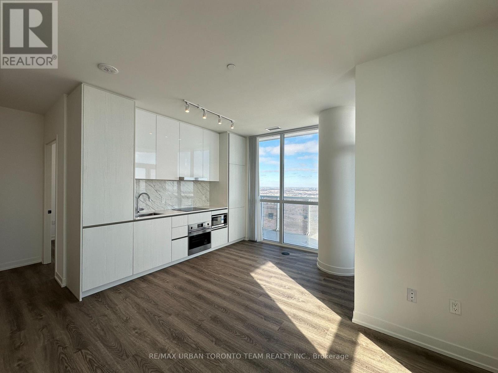 6009 - 8 Interchange Way, Vaughan, Ontario  L4K 5Z7 - Photo 4 - N12810408